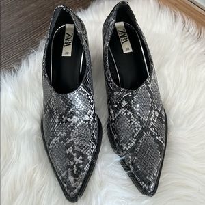 Zara Gray Animal Snake Print Cowboy Heeled Ankle Gray/Black New Boots/Booties
